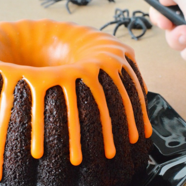 Bundt cake au chocolat Halloween est dans la place Halloween - Par ...